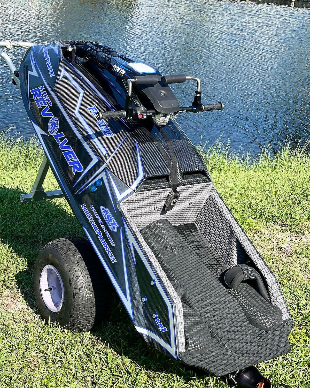 Cut Diamond Solid Color Hydro-Turf Traction Mat Sheet with PSA