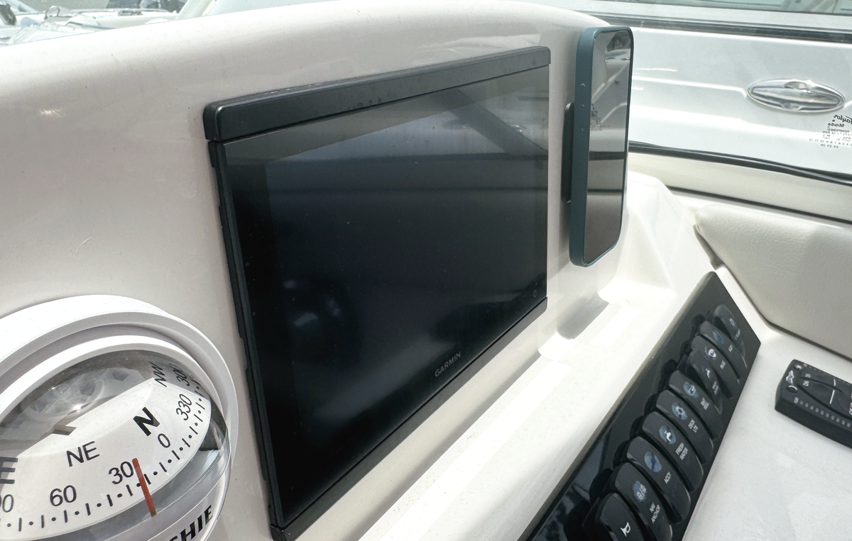 AquaAmp 800 Series Waterproof Wireless Phone Charger