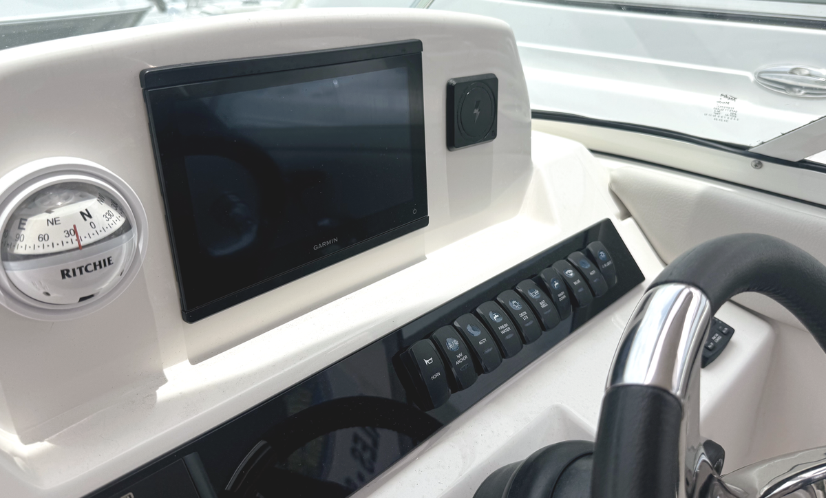 AquaAmp 800 Series Waterproof Wireless Phone Charger