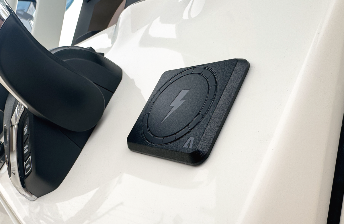 AquaAmp 800 Series Waterproof Wireless Phone Charger