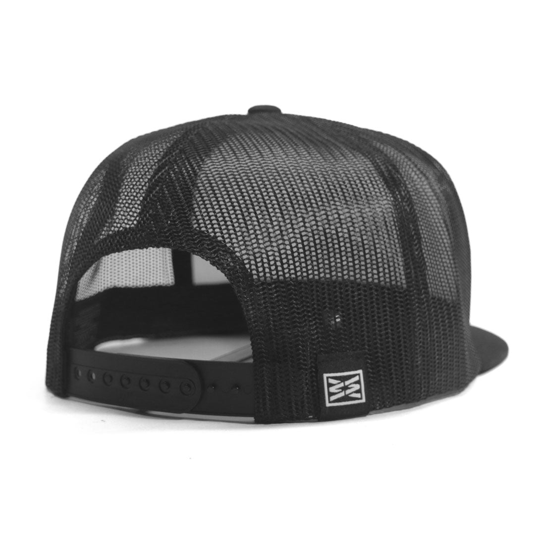 RANGE FLAT BILL TRUCKER HAT IN BLACK/WHITE