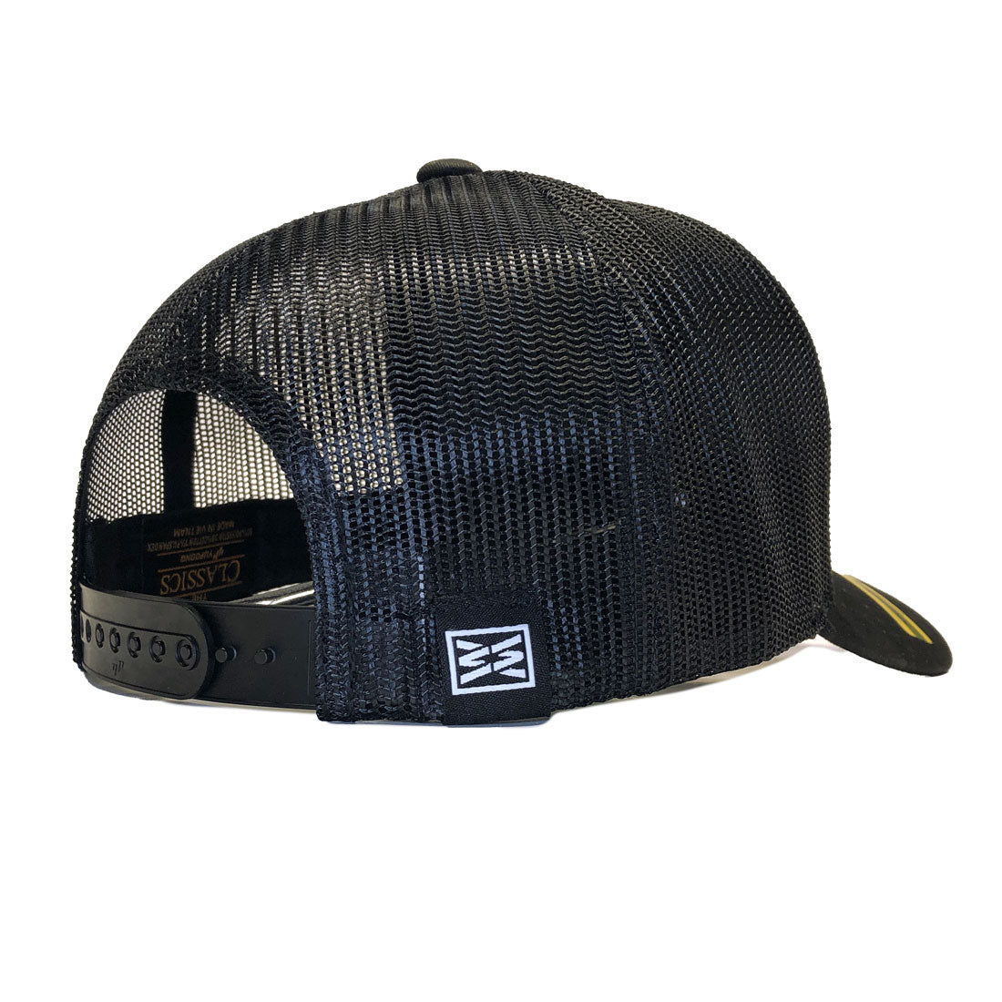 VAULT CURVED BILL TRUCKER HAT IN MULTICAM BLACK/BLACK