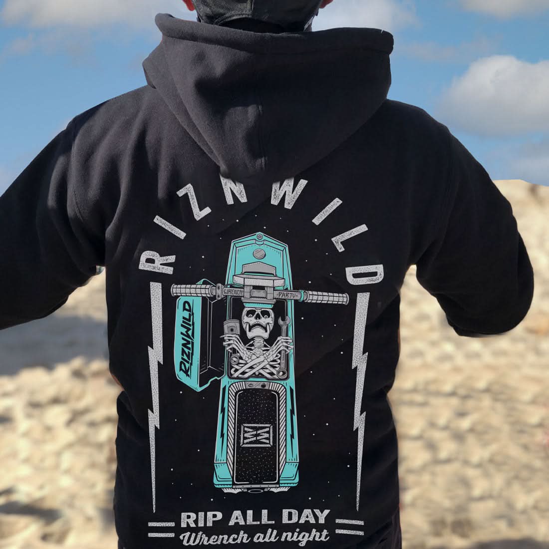 RIP MENS HEAVYWEIGHT PULLOVER HOODIE IN BLACK