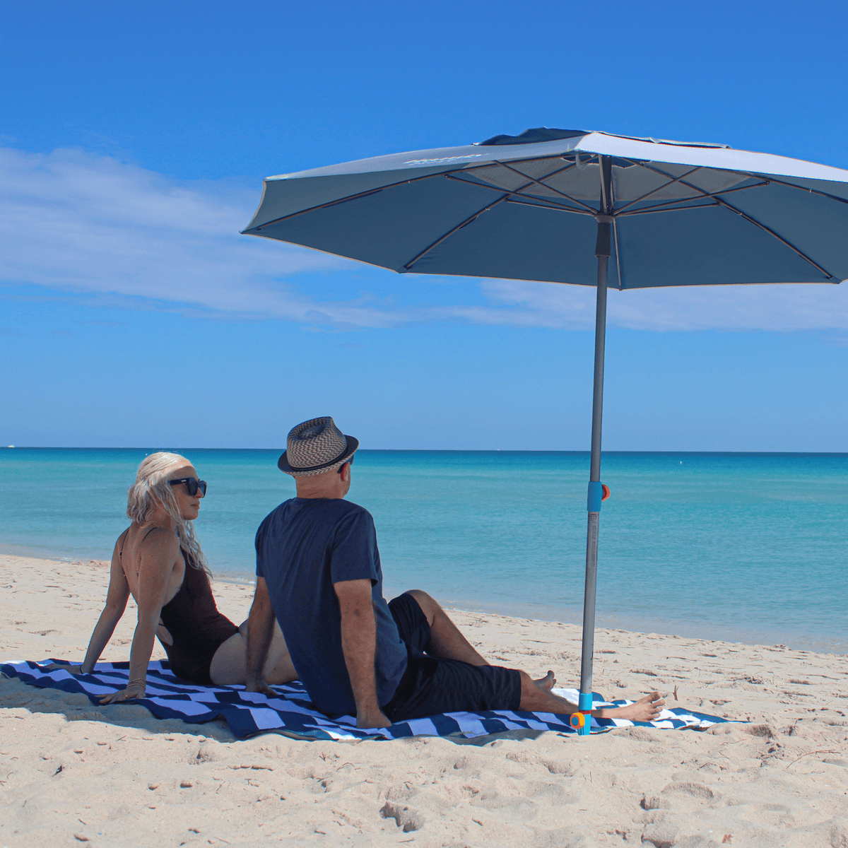Oversized Waterproof &amp; Sand-Repellent Beach Blanket with Umbrella Port