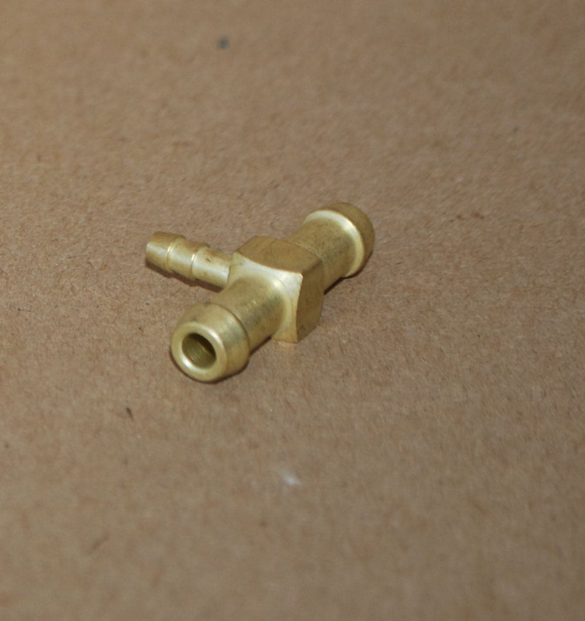 BRASS T 1/4 X 1/4 X 1/8