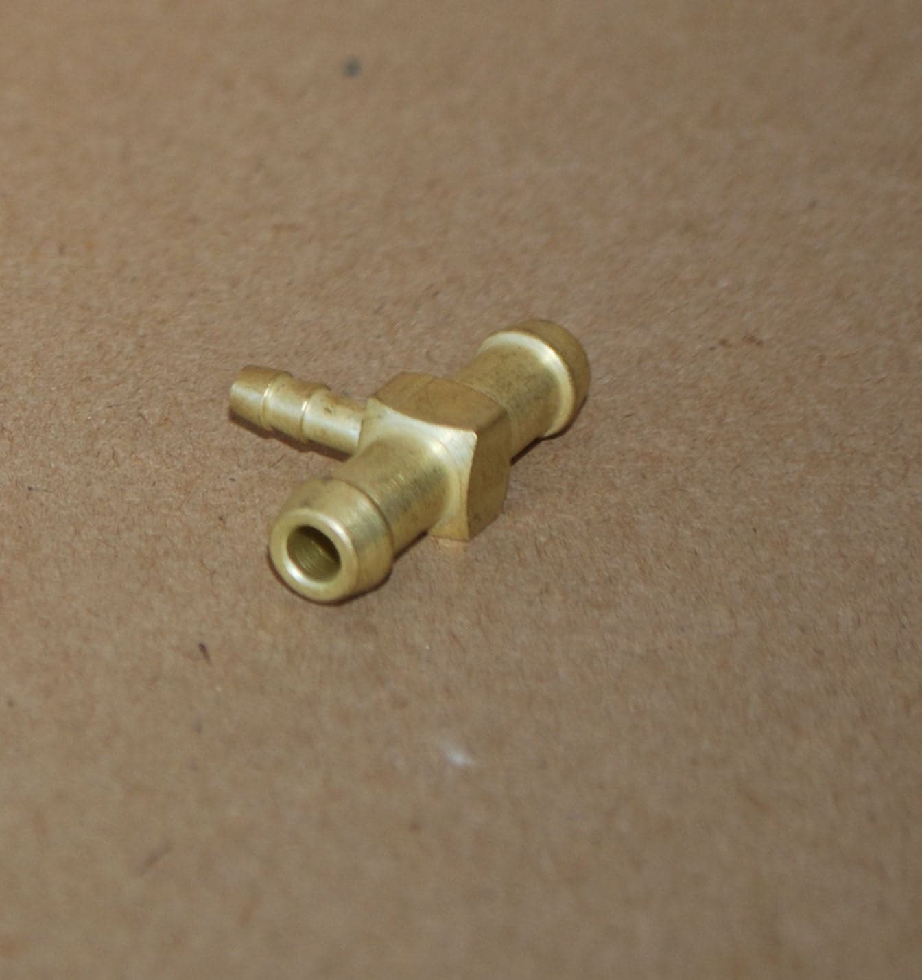 BRASS T 1/4 X 1/4 X 1/8